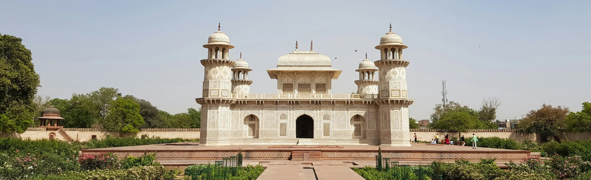 What are the Places to Explore in Agra Except The Taj Mahal?